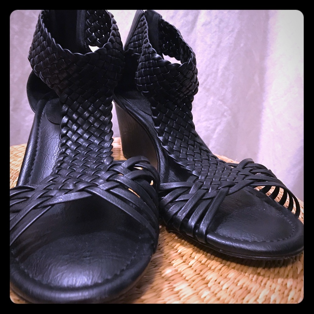 Size 11 all black torrid wedge.
